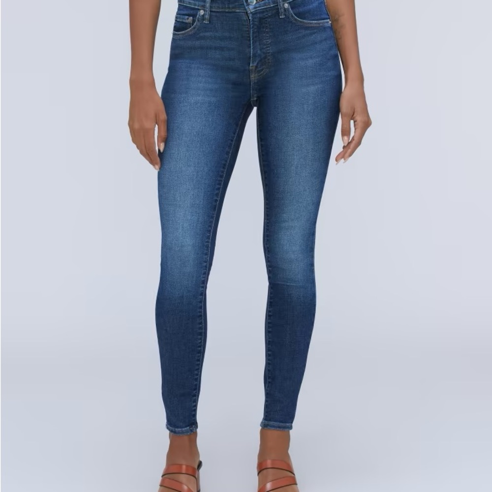 New with tags - Everlane Mid-Rise Skinny Jean. Never worn. Size 28 regular.